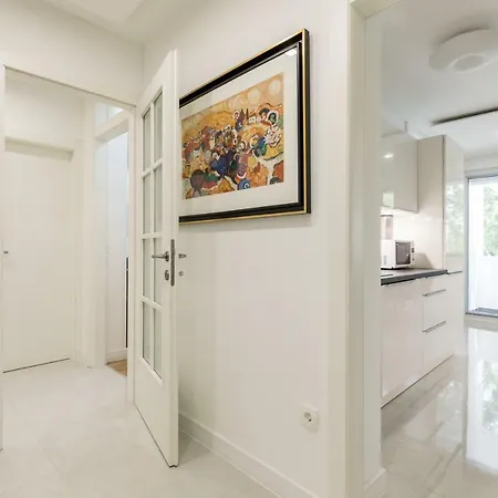 Bella Vista Apartment *